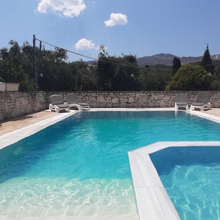 Villa Petrino - Central Flat Location Within Kassiopi. Sleeps 8 エクステリア 写真