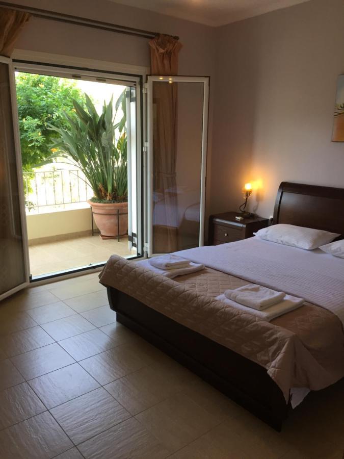 Villa Petrino - Central Flat Location Within Kassiopi. Sleeps 8 エクステリア 写真