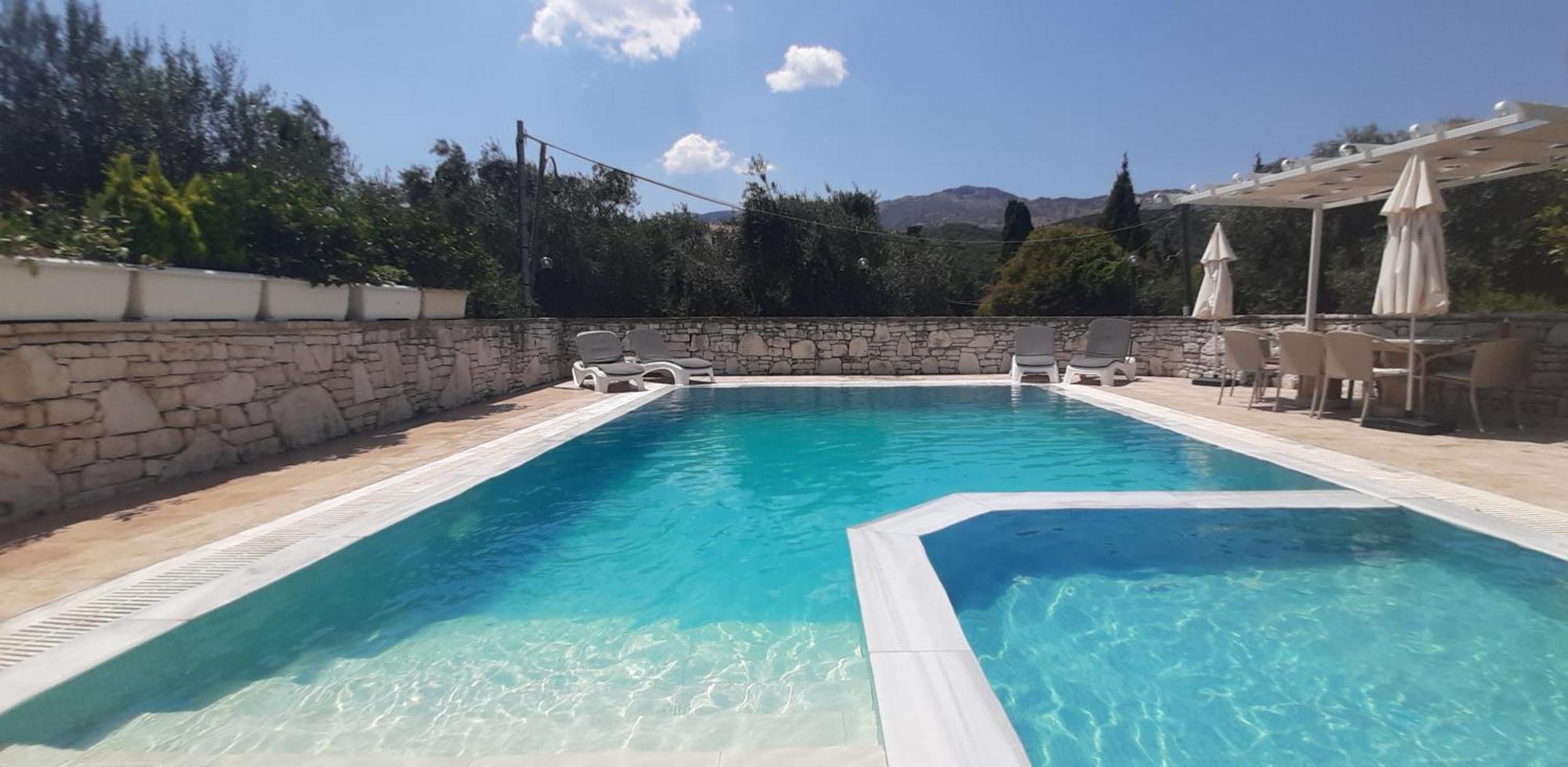Villa Petrino - Central Flat Location Within Kassiopi. Sleeps 8 エクステリア 写真